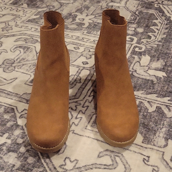 Universal Thread Shoes - Tan Suede Ankle Boots